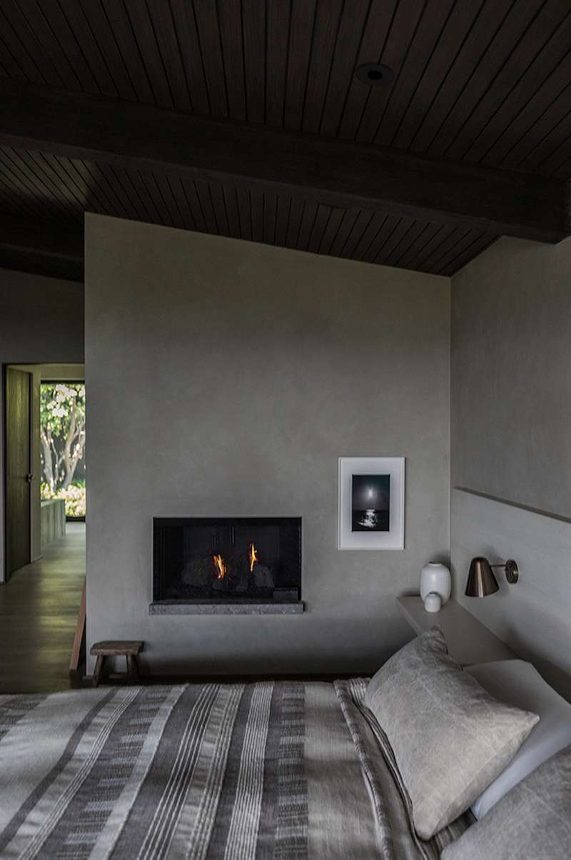 Tintoretto Venetian plaster fireplace in a quiet bedroom
